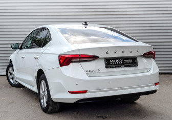 Подержанный автомобиль Skoda Octavia Liftback 2021 года (7 фото)