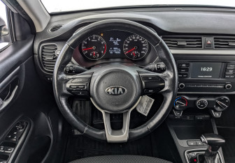 Подержанный автомобиль Kia Rio Hatchback 2021 года (19 фото)