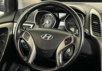 Подержанный автомобиль Hyundai i30 Hatchback 2013 года (14 фото)