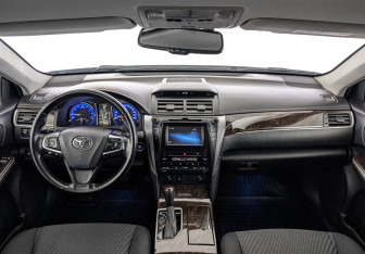 Подержанный автомобиль Toyota Camry Sedan 2017 года (14 фото)