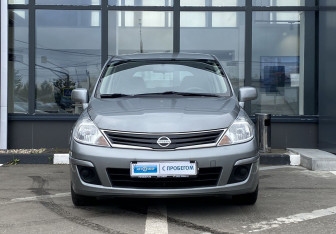 Подержанный автомобиль Nissan Tiida Hatchback 2012 года (2 фото)