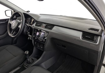 Подержанный автомобиль Skoda Rapid Liftback 2019 года (11 фото)