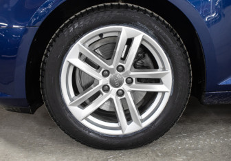 Подержанный автомобиль Audi A4 Sedan 2017 года (28 фото)