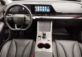 Подержанный автомобиль Omoda C5 2024 года (9 фото)