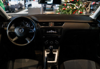 Подержанный автомобиль Skoda Octavia Wagon 2014 года (15 фото)