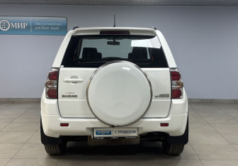 Подержанный автомобиль Suzuki Grand Vitara 2008 года (6 фото)