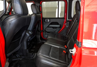 Подержанный автомобиль Jeep Wrangler 2021 года (12 фото)