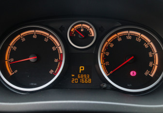 Подержанный автомобиль Opel Corsa 2012 года (18 фото)