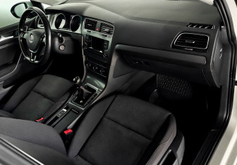 Подержанный автомобиль Volkswagen Golf Hatchback 2014 года (11 фото)