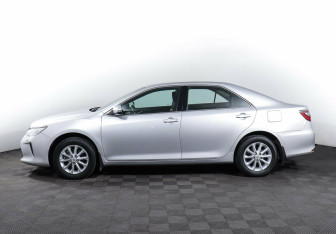 Подержанный автомобиль Toyota Camry Sedan 2016 года (3 фото)