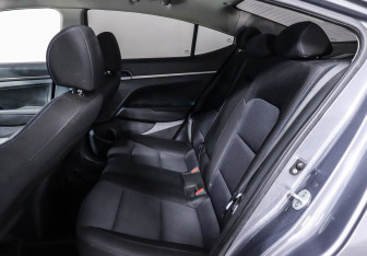 Подержанный автомобиль Hyundai Elantra Sedan 2016 года (11 фото)