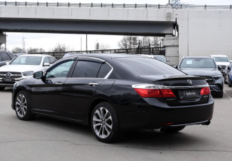 Подержанный автомобиль Honda Accord Sedan 2013 года (7 фото)