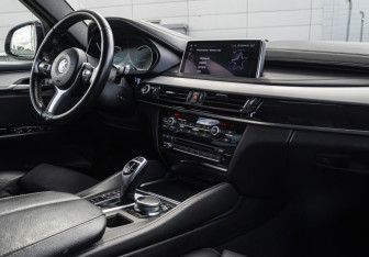 Подержанный автомобиль BMW X6 2017 года (12 фото)