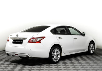 Подержанный автомобиль Nissan Teana 2015 года (5 фото)