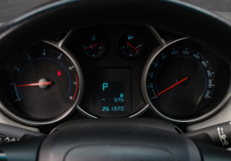 Подержанный автомобиль Chevrolet Cruze Sedan 2012 года (14 фото)