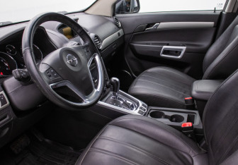 Подержанный автомобиль Opel Antara 2014 года (10 фото)