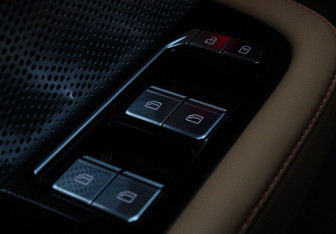 Подержанный автомобиль Zeekr 001 2023 года (15 фото)