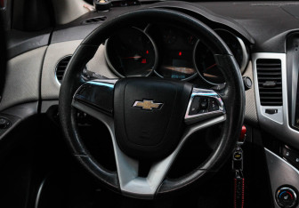 Подержанный автомобиль Chevrolet Cruze Sedan 2011 года (11 фото)