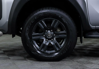 Подержанный автомобиль Toyota Hilux 2020 года (9 фото)