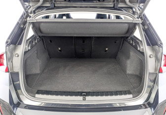 Подержанный автомобиль BMW X1 2025 года (10 фото)