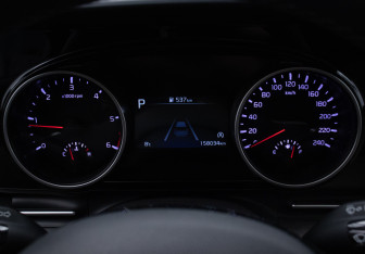 Подержанный автомобиль Kia Carnival 2020 года (12 фото)