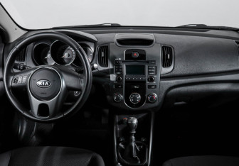 Подержанный автомобиль Kia Cerato Sedan 2011 года (12 фото)