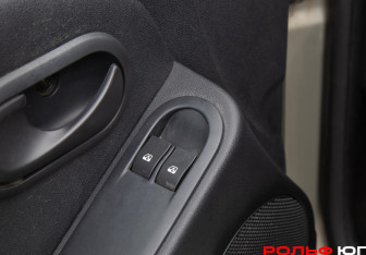 Подержанный автомобиль Renault Duster 2013 года (14 фото)