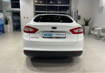 Подержанный автомобиль Ford Mondeo Sedan 2015 года (5 фото)