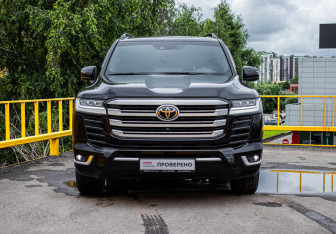 Подержанный автомобиль Toyota Land Cruiser Suv 2021 года (2 фото)