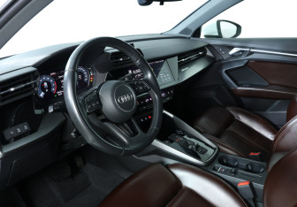 Подержанный автомобиль Audi A3 Hatchback 2021 года (13 фото)