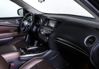 Подержанный автомобиль Infiniti QX60 2014 года (11 фото)