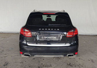 Подержанный автомобиль Porsche Cayenne 2010 года (5 фото)