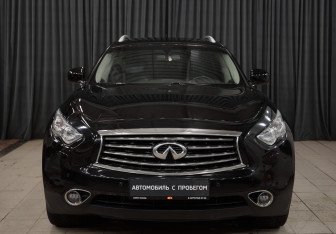 Подержанный автомобиль Infiniti QX70 2015 года (2 фото)