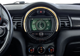 Подержанный автомобиль MINI Hatch 2020 года (17 фото)