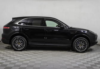 Подержанный автомобиль Porsche Cayenne 2020 года (4 фото)