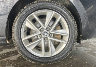 Подержанный автомобиль Skoda Rapid Liftback 2019 года (17 фото)