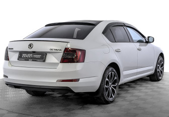 Подержанный автомобиль Skoda Octavia Liftback 2016 года (5 фото)