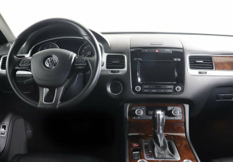Подержанный автомобиль Volkswagen Touareg 2013 года (6 фото)