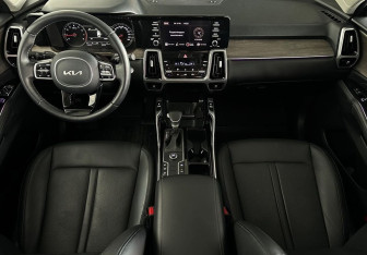 Подержанный автомобиль Kia Sorento 2023 года (11 фото)