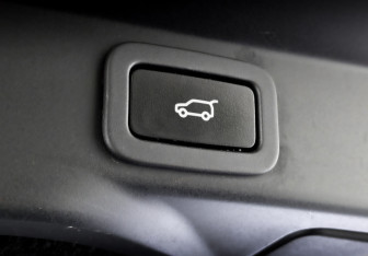 Подержанный автомобиль Land Rover Range Rover Sport 2019 года (26 фото)