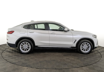 Подержанный автомобиль BMW X4 2023 года (4 фото)