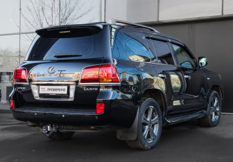 Подержанный автомобиль Lexus LX 2011 года (4 фото)