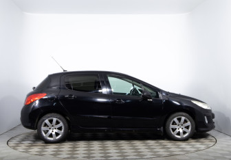 Подержанный автомобиль Peugeot 308 Hatchback 2010 года (4 фото)
