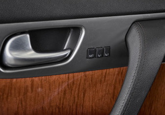 Подержанный автомобиль Infiniti QX70 2015 года (9 фото)