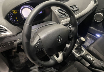 Подержанный автомобиль Renault Megane Wagon 2010 года (14 фото)