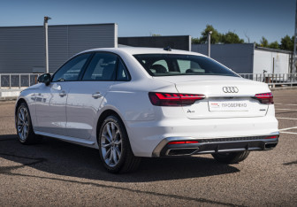 Подержанный автомобиль Audi A4 Sedan 2020 года (7 фото)