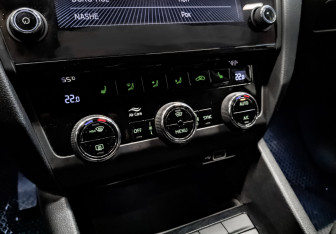 Подержанный автомобиль Skoda Octavia Liftback 2019 года (26 фото)