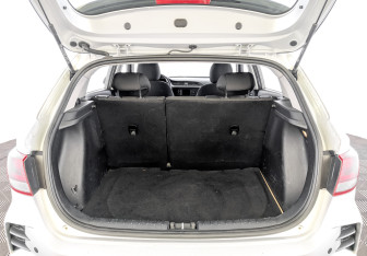 Подержанный автомобиль Kia Rio Hatchback 2021 года (10 фото)