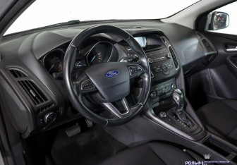 Подержанный автомобиль Ford Focus Hatchback 2018 года (7 фото)
