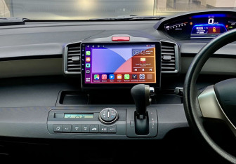 Подержанный автомобиль Honda Freed 2013 года (12 фото)